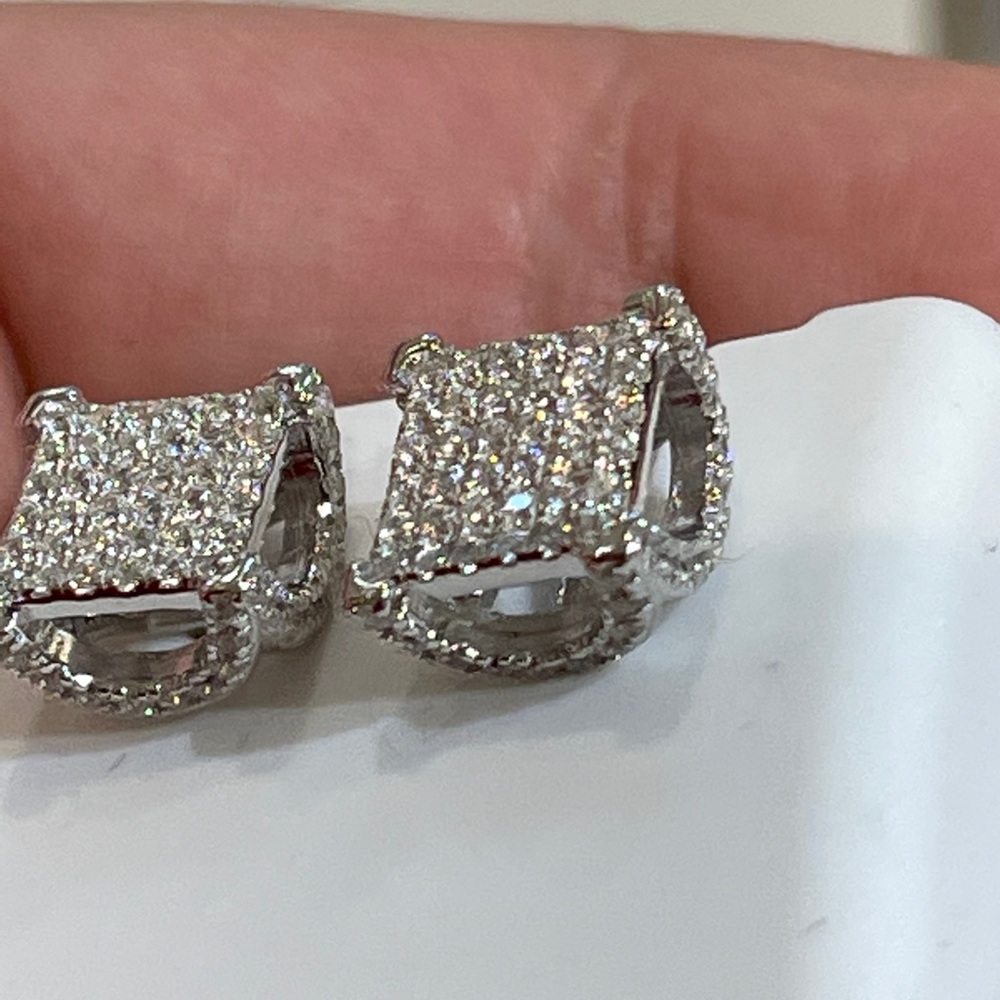 Earring - Picture 2 of 3